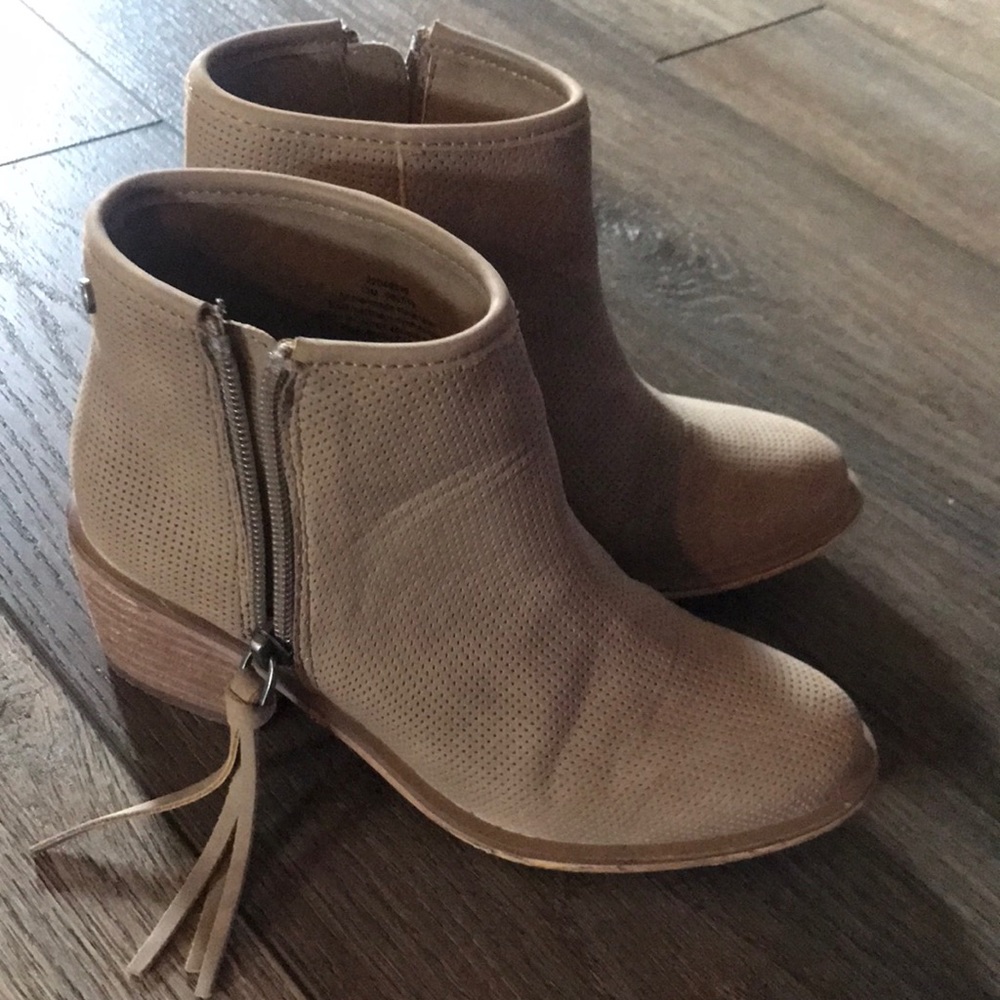 Nice treasure and bond boots!